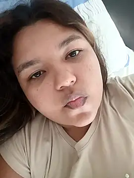 Snapshot of Luzky chatting on November 2025 07:30:01 PM Luzky online show from November 2025 07:30:01 PM