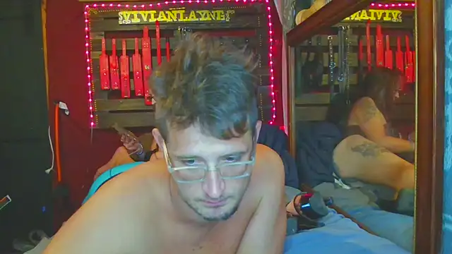 Snapshot of vivianlayne chatting on October 2025 07:06:01 AM vivianlayne online show from October 2025 07:06:01 AM