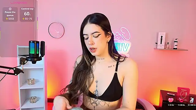 Snapshot of Alice_Vixen chatting on November 2025 12:40:02 PM Alice Vixen online show from November 2025 12:40:02 PM