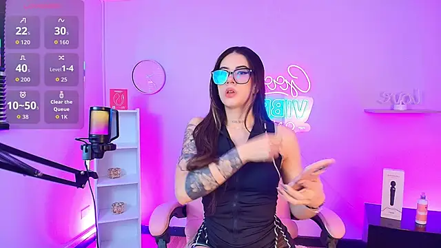 Snapshot of Alice_Vixen chatting on November 2025 12:39:02 PM Alice Vixen online show from November 2025 12:39:02 PM