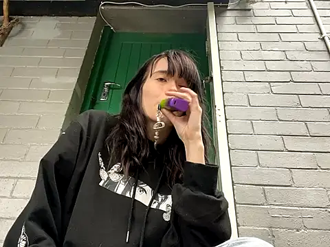 Snapshot of the_holy_t chatting on September 2025 09:54:01 AM the holy t online show from September 2025 09:54:01 AM