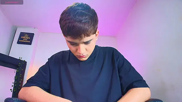 Lucass love online show from December 2025 01:29:02 PM