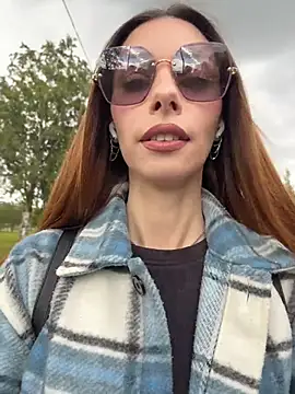 Amelie Crosby online show from July 2026 02:10:01 PM