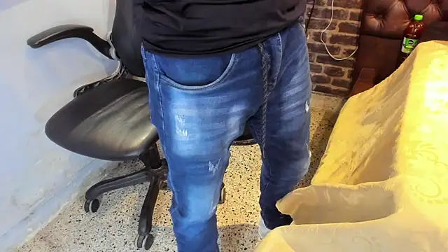 VinzenzRizzo online show from October 2025 05:33:01 AM