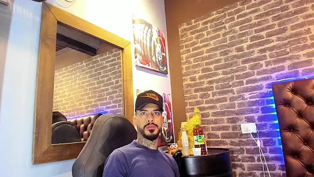 VinzenzRizzo online show from October 2025 03:32:01 AM