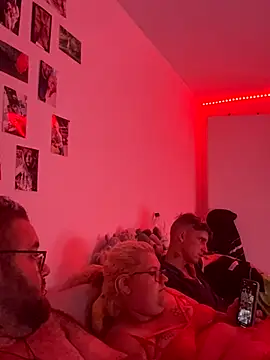 Snapshot of mrandmrsdarkside chatting on September 2025 07:47:01 PM mrandmrsdarkside online show from September 2025 07:47:01 PM