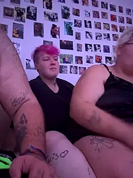 Snapshot of mrandmrsdarkside chatting on October 2025 08:52:01 PM mrandmrsdarkside online show from October 2025 08:52:01 PM