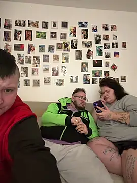 Snapshot of mrandmrsdarkside chatting on December 2025 08:26:01 PM mrandmrsdarkside online show from December 2025 08:26:01 PM