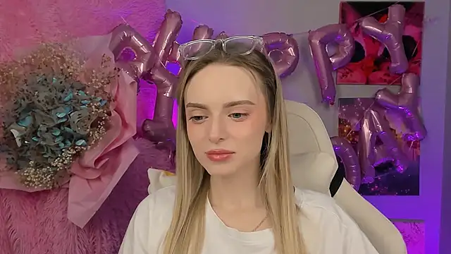 Snapshot of JuliaBrewwer chatting on September 2025 02:19:01 PM JuliaBrewwer online show from September 2025 02:19:01 PM