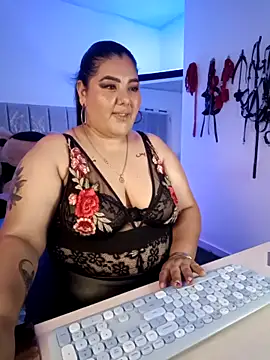 Snapshot of AndreaKinky chatting on November 2025 08:15:02 AM AndreaKinky online show from November 2025 08:15:02 AM