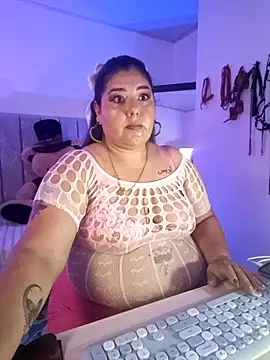 Snapshot of AndreaKinky chatting on November 2025 08:15:01 AM AndreaKinky online show from November 2025 08:15:01 AM