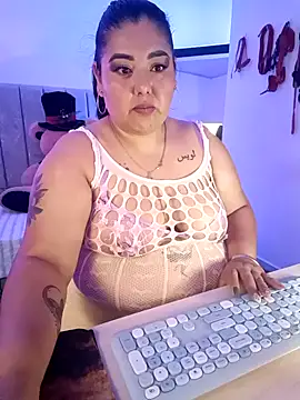 Snapshot of AndreaKinky chatting on November 2025 08:17:02 AM AndreaKinky online show from November 2025 08:17:02 AM