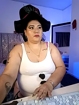 Snapshot of AndreaKinky chatting on December 2025 08:20:02 AM AndreaKinky online show from December 2025 08:20:02 AM