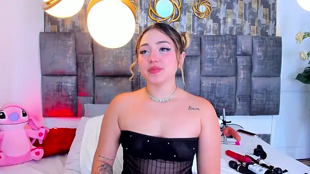 Snapshot of PatyLawrence chatting on October 2025 04:31:02 AM PatyLawrence online show from October 2025 04:31:02 AM