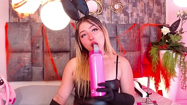 Snapshot of PatyLawrence chatting on November 2025 11:07:02 PM PatyLawrence online show from November 2025 11:07:02 PM