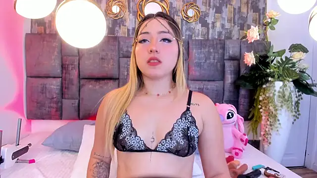 Snapshot of PatyLawrence chatting on November 2025 01:55:02 AM PatyLawrence online show from November 2025 01:55:02 AM