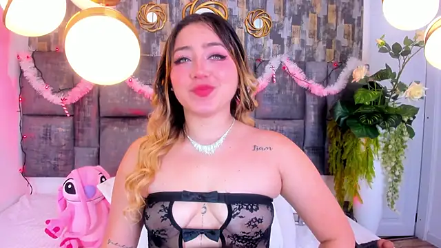 Snapshot of PatyLawrence chatting on November 2025 04:02:02 AM PatyLawrence online show from November 2025 04:02:02 AM