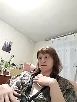 Flower2931 online show from April 2026 07:14:01 PM