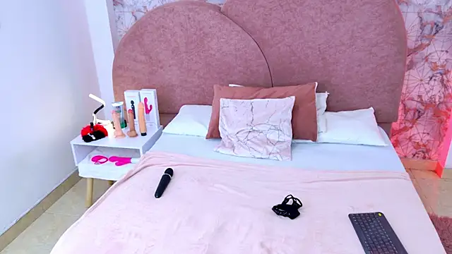 RavenGloomy online show from November 2025 07:57:02 PM