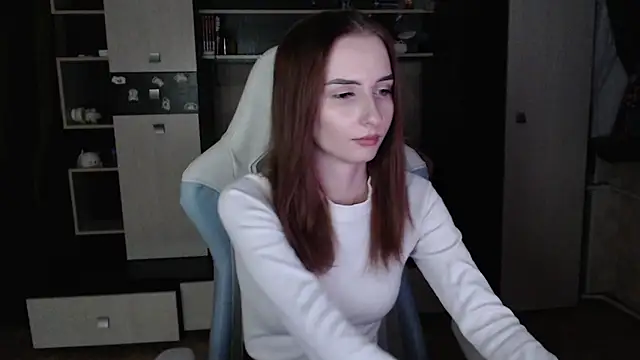 Cutti Crystal online show from December 2025 11:02:01 PM