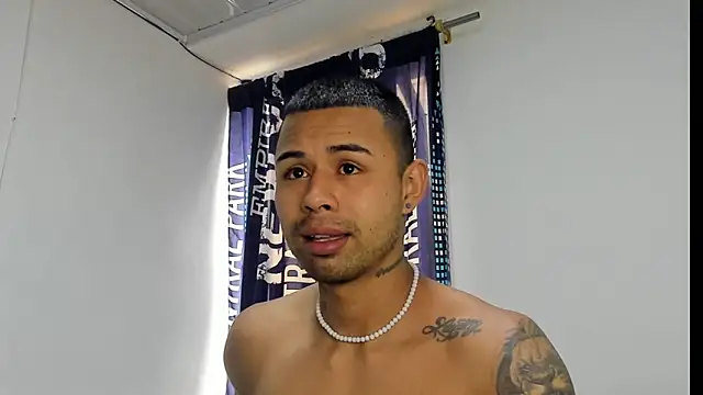  Logan Colton  online show from November 2025 08:53:02 PM