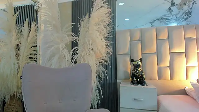 cloesummerr  online show from February 2026 01:04:02 PM