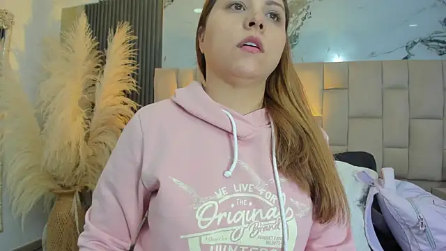 cloesummerr  online show from March 2026 12:32:01 PM