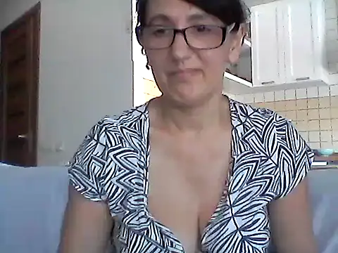 Snapshot of Elena48324 chatting on June 2026 08:15:01 AM Elena48324 online show from June 2026 08:15:01 AM