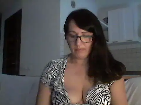 Snapshot of Elena48324 chatting on July 2026 04:33:01 PM Elena48324 online show from July 2026 04:33:01 PM
