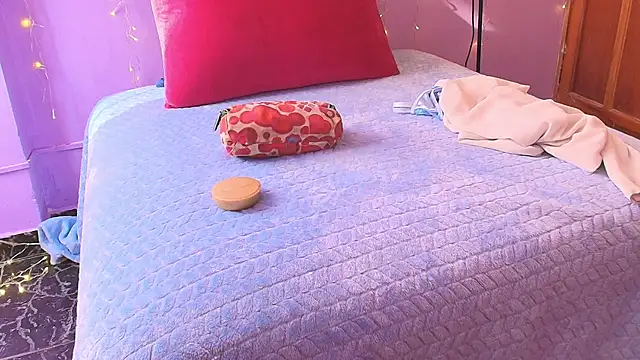 Snapshot of Dafne_Mel chatting on November 2025 12:49:01 PM Dafne Mel online show from November 2025 12:49:01 PM