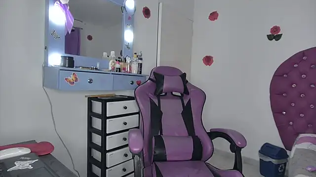 Snapshot of soffy_rosses chatting on February 2026 01:51:01 AM soffy rosses online show from February 2026 01:51:01 AM