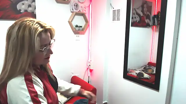 DIVAX MONSERRAT online show from November 2025 08:58:01 PM