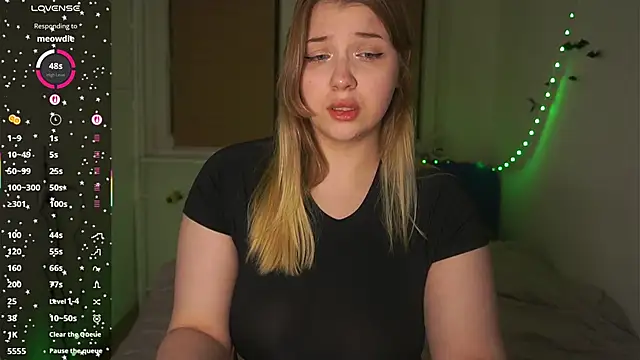 CuteSharloti online show from December 2025 05:31:02 PM