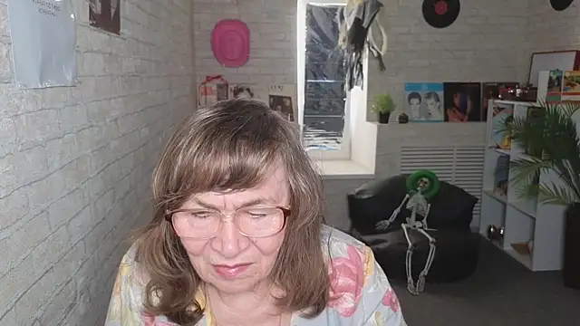 Betty Brick online show from May 2026 02:13:01 PM