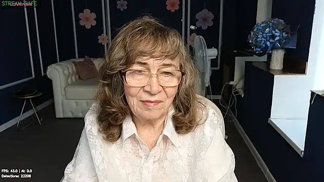 Snapshot of Betty_Brick chatting on July 2026 01:25:01 PM Betty Brick online show from July 2026 01:25:01 PM