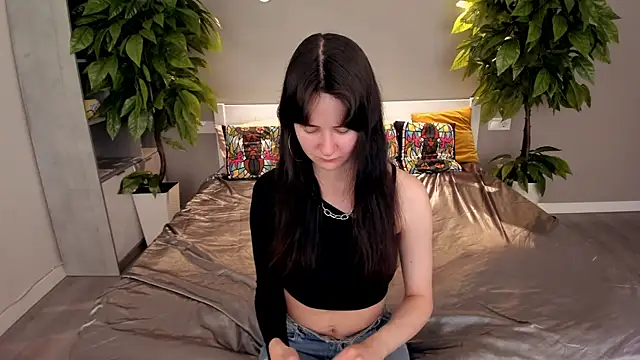 Snapshot of BerryDiva chatting on October 2025 07:54:01 PM BerryDiva online show from October 2025 07:54:01 PM