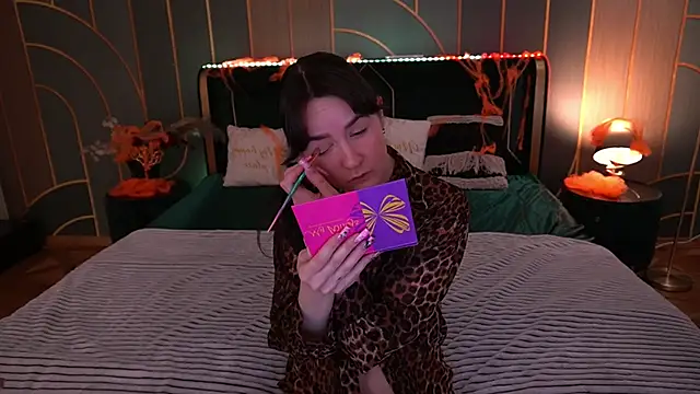 Snapshot of BerryDiva chatting on October 2025 09:06:01 PM BerryDiva online show from October 2025 09:06:01 PM