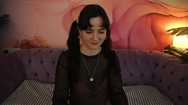 Snapshot of BerryDiva chatting on November 2025 09:42:02 PM BerryDiva online show from November 2025 09:42:02 PM