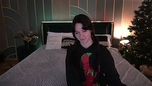 Snapshot of BerryDiva chatting on December 2025 02:00:02 PM BerryDiva online show from December 2025 02:00:02 PM