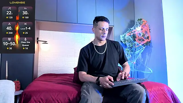 Snapshot of Dustin_Sonne chatting on October 2025 03:43:02 AM Dustin Sonne online show from October 2025 03:43:02 AM