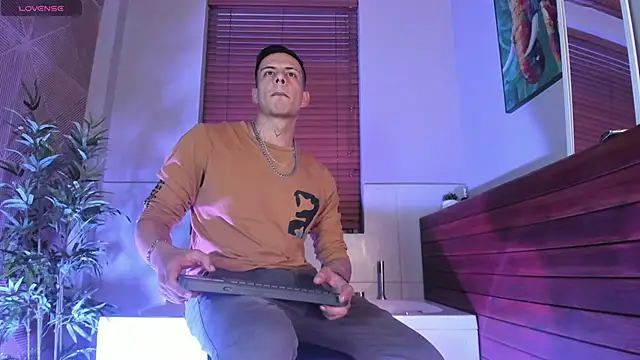 Snapshot of Dustin_Sonne chatting on October 2025 03:42:02 AM Dustin Sonne online show from October 2025 03:42:02 AM