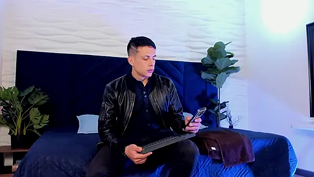 Snapshot of Dustin_Sonne chatting on October 2025 03:52:02 AM Dustin Sonne online show from October 2025 03:52:02 AM