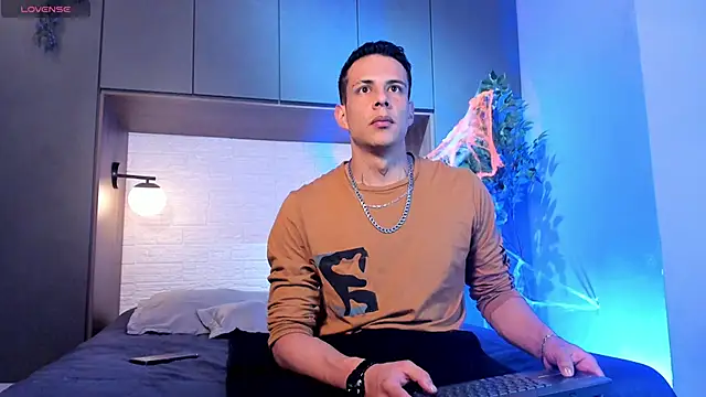 Snapshot of Dustin_Sonne chatting on November 2025 03:50:01 AM Dustin Sonne online show from November 2025 03:50:01 AM