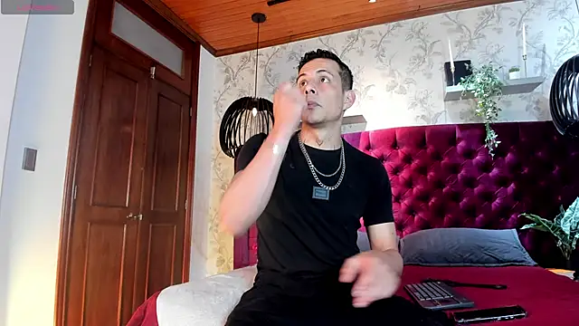 Snapshot of Dustin_Sonne chatting on November 2025 03:50:02 AM Dustin Sonne online show from November 2025 03:50:02 AM