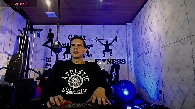 Snapshot of Dustin_Sonne chatting on November 2025 03:48:01 AM Dustin Sonne online show from November 2025 03:48:01 AM