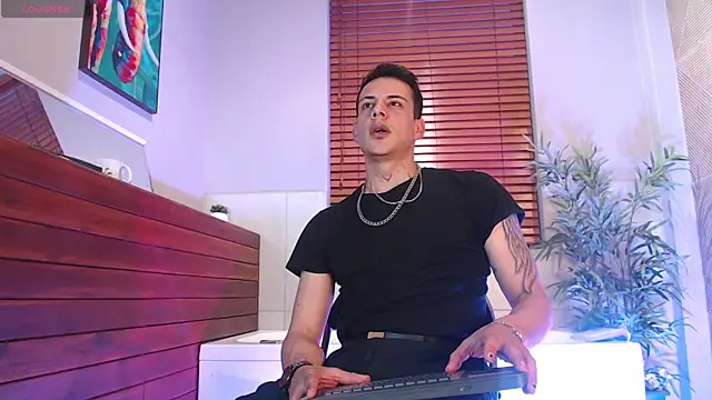 Snapshot of Dustin_Sonne chatting on November 2025 03:34:01 AM Dustin Sonne online show from November 2025 03:34:01 AM