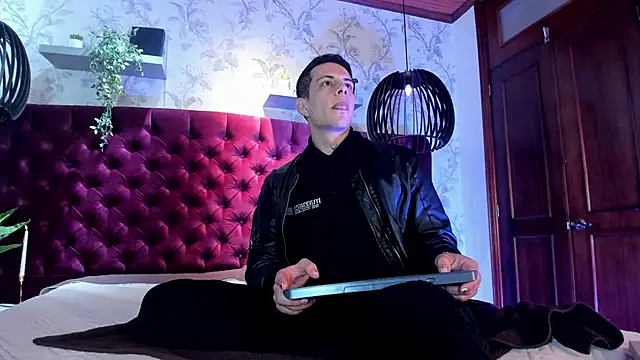 Snapshot of Dustin_Sonne chatting on November 2025 03:38:01 AM Dustin Sonne online show from November 2025 03:38:01 AM