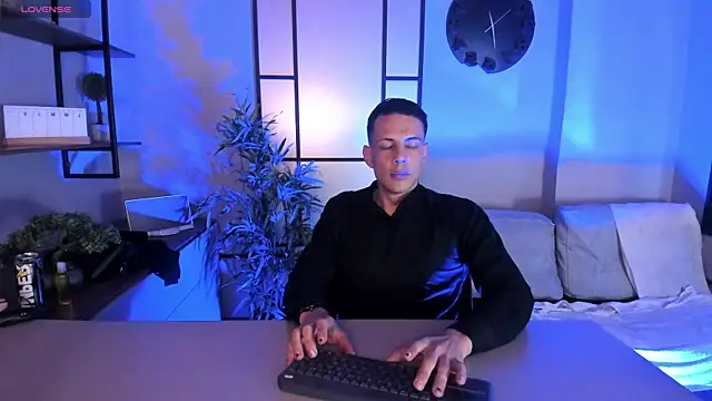 Snapshot of Dustin_Sonne chatting on November 2025 03:42:02 AM Dustin Sonne online show from November 2025 03:42:02 AM