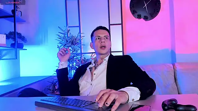 Snapshot of Dustin_Sonne chatting on December 2025 03:59:02 AM Dustin Sonne online show from December 2025 03:59:02 AM