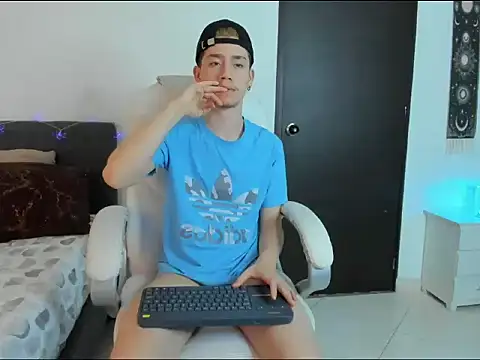 ThiagooJames online show from February 2026 07:19:01 AM